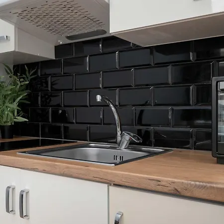 Apartamento Black And White Close To Manufaktura By Renters