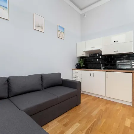 Black And White Close To Manufaktura By Renters Apartment Lodz