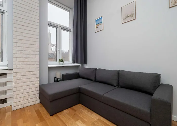 Black And White Close To Manufaktura By Renters شقة