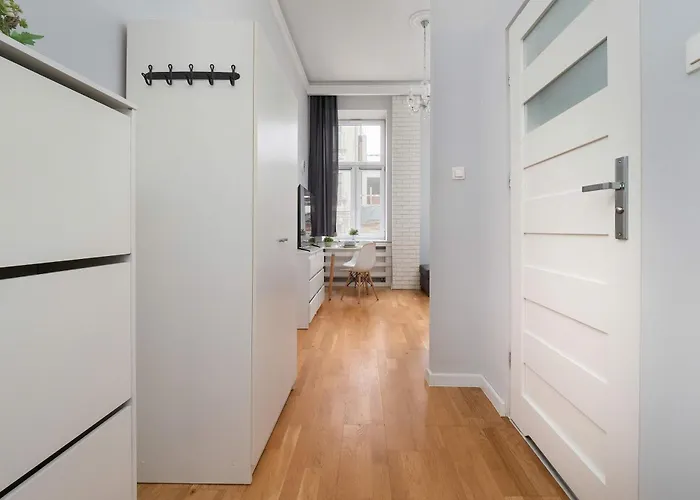 Black And White Close To Manufaktura By Renters Apartamento *