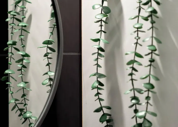 Black And White Close To Manufaktura By Renters شقة *