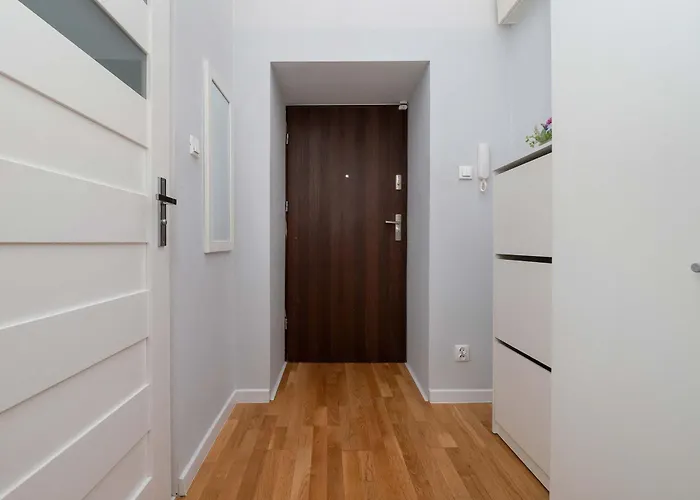 Black And White Close To Manufaktura By Renters وودج